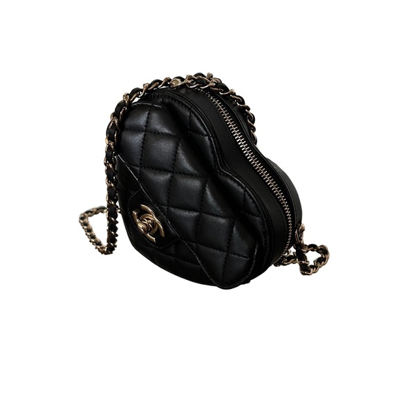 Chanel CC in Love Heart Crossbody Bag Quilted Lambskin Black Light Gold Hardware - Picture 7 of 15